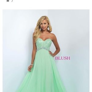Stunning strapless honeydew/mint formal/prom dress